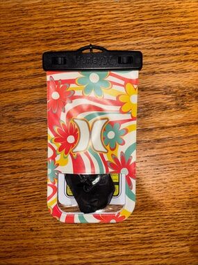 NWOT Hurley Waterproof Phone Pouch